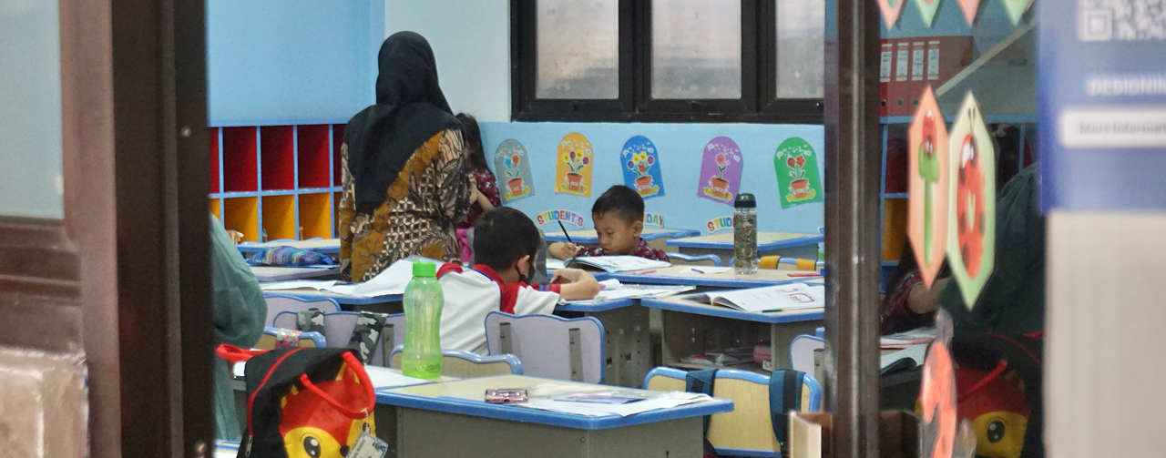 Ilustrasi Mona, Abraham, dan dokter di ruangan RS