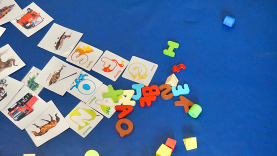 Ilustrasi Mona, Abraham, dan dokter di ruangan RS